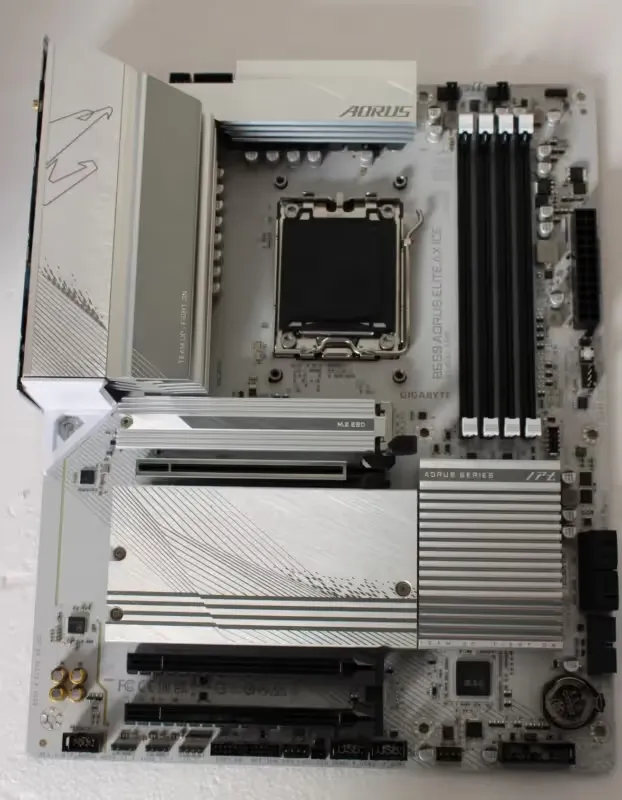 Gigabyte B650 A Elite AX ICE